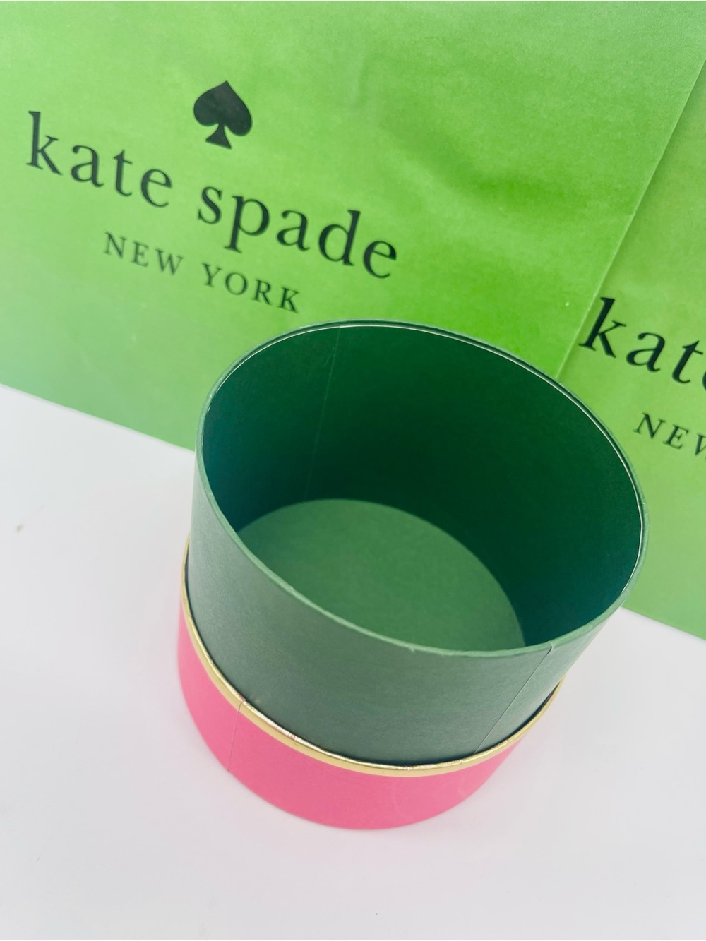 kate spade Hot Pink & Dark Green Round Gift Box with Gold Trim New - Picture 3 of 16